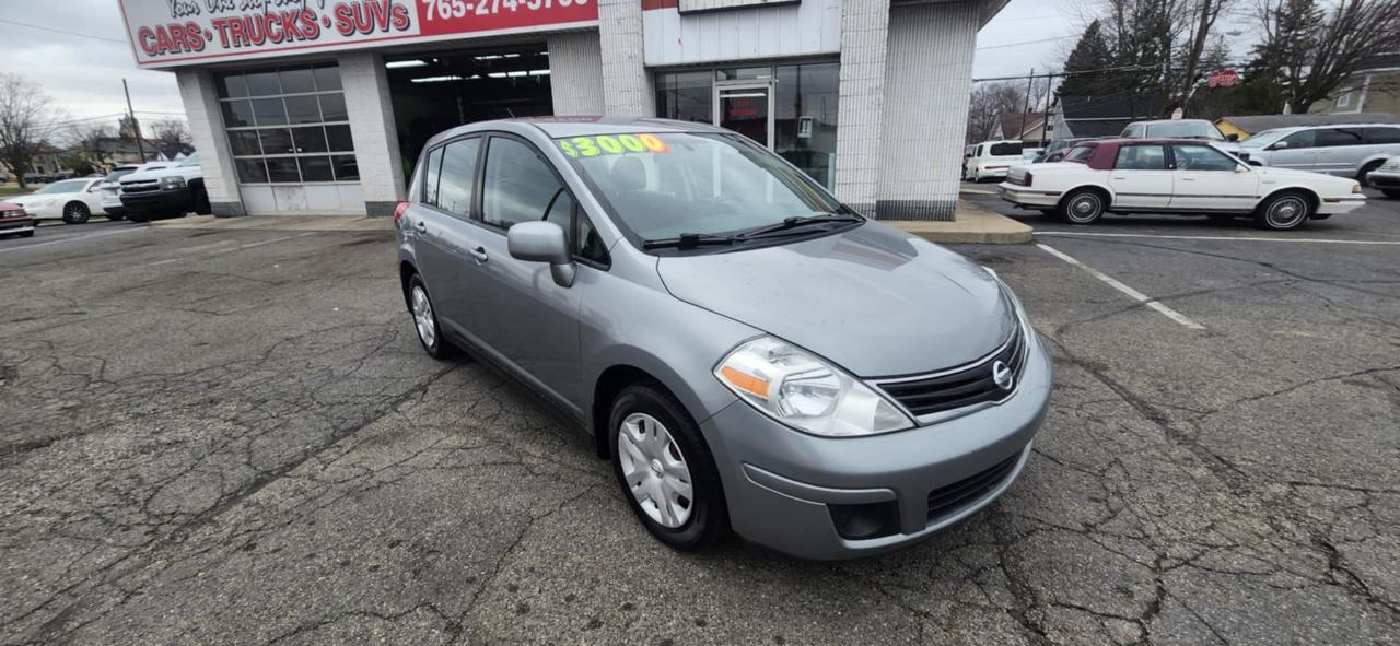 Nissan Versa 1.8 S Hatchback 2010