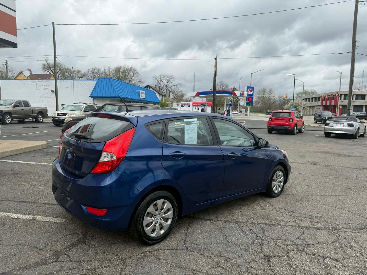 Hyundai Accent SE 5-Door 6A 2016