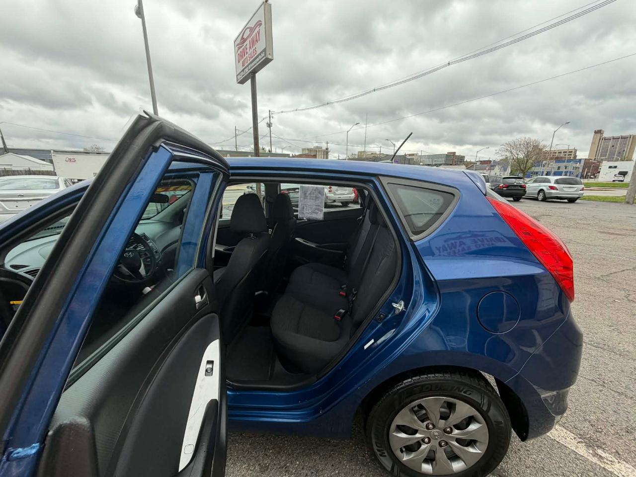 Hyundai Accent SE 5-Door 6A 2016