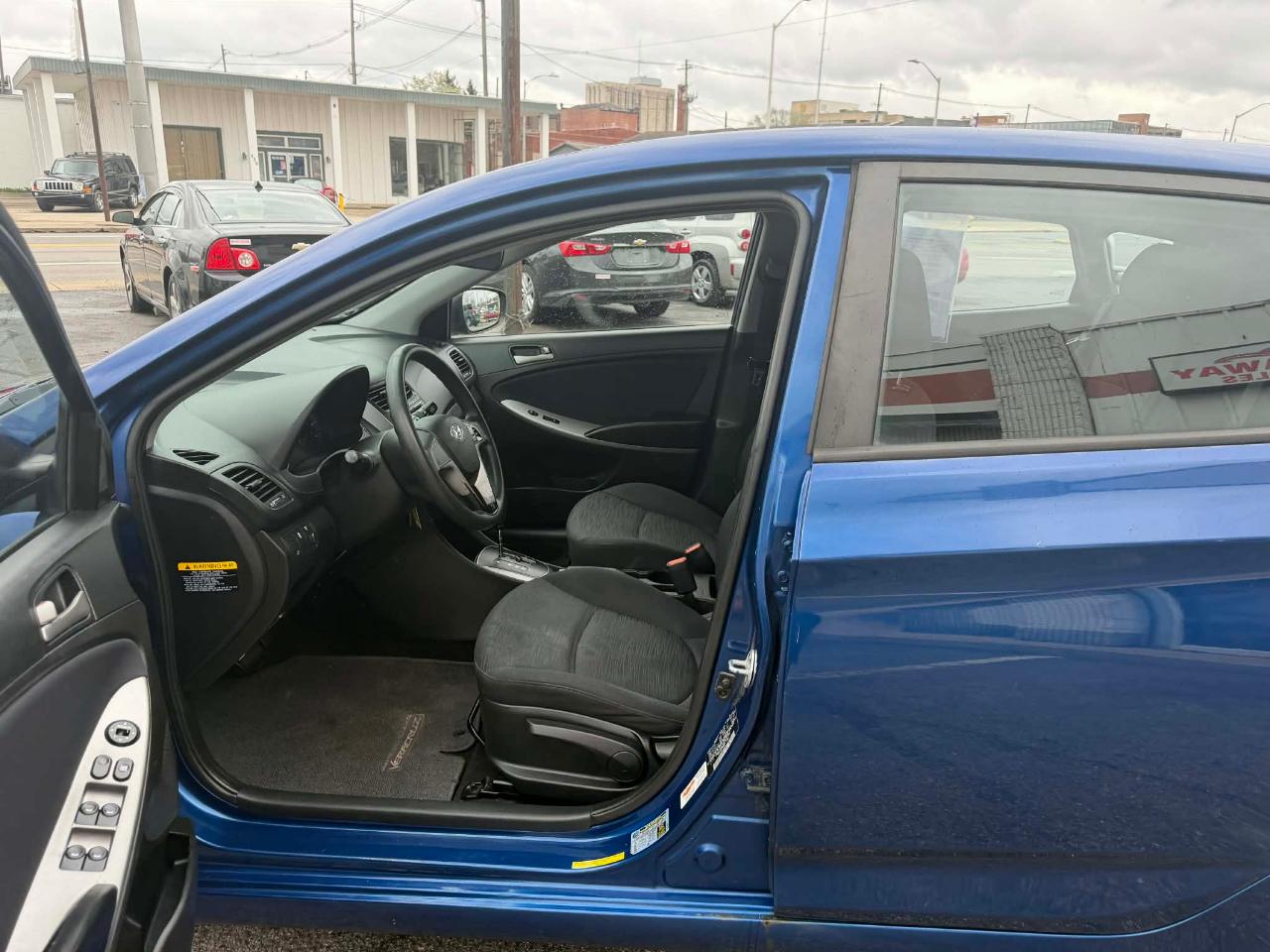 Hyundai Accent SE 5-Door 6A 2016