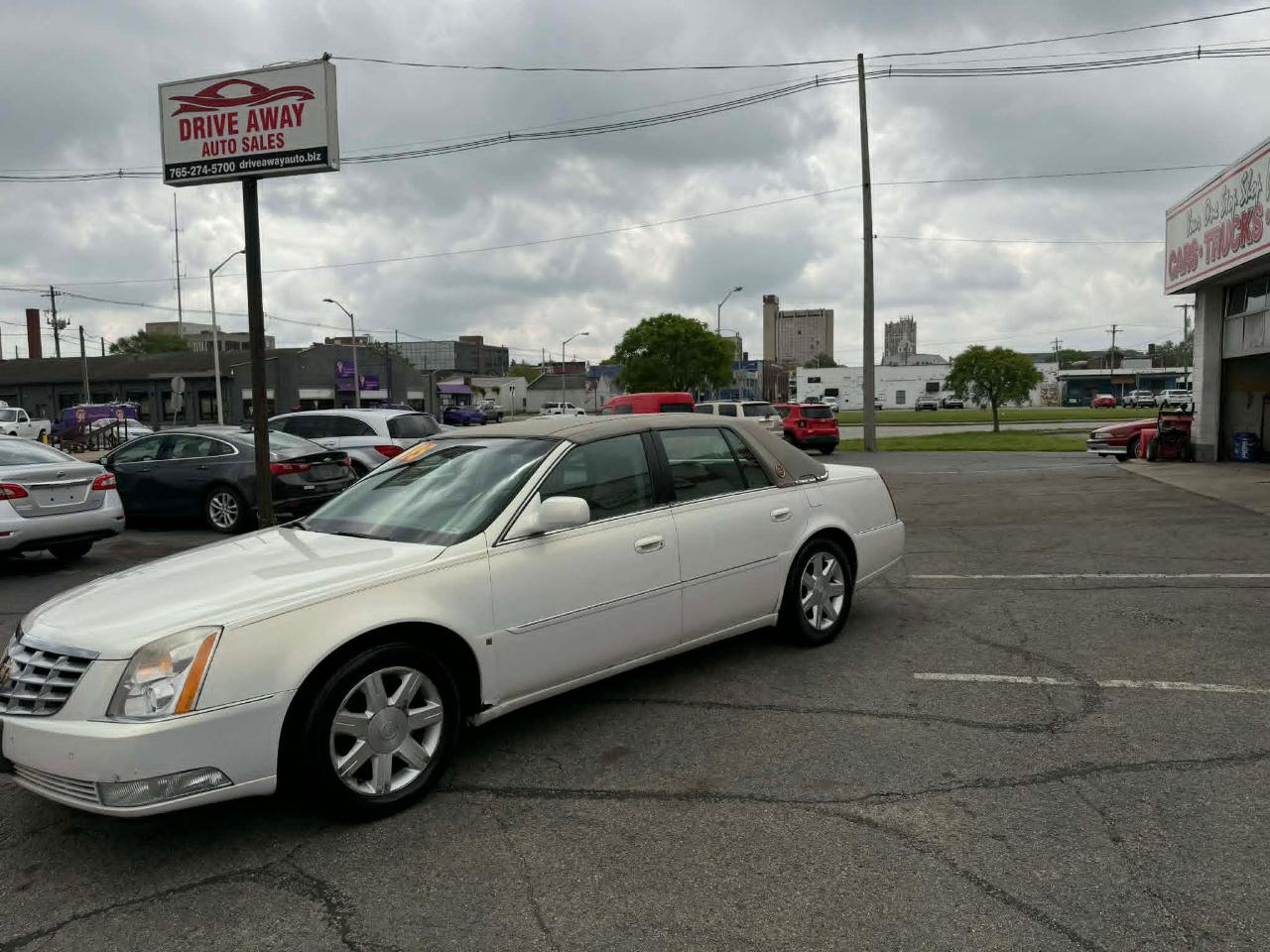 Cadillac DTS Sedan 2006
