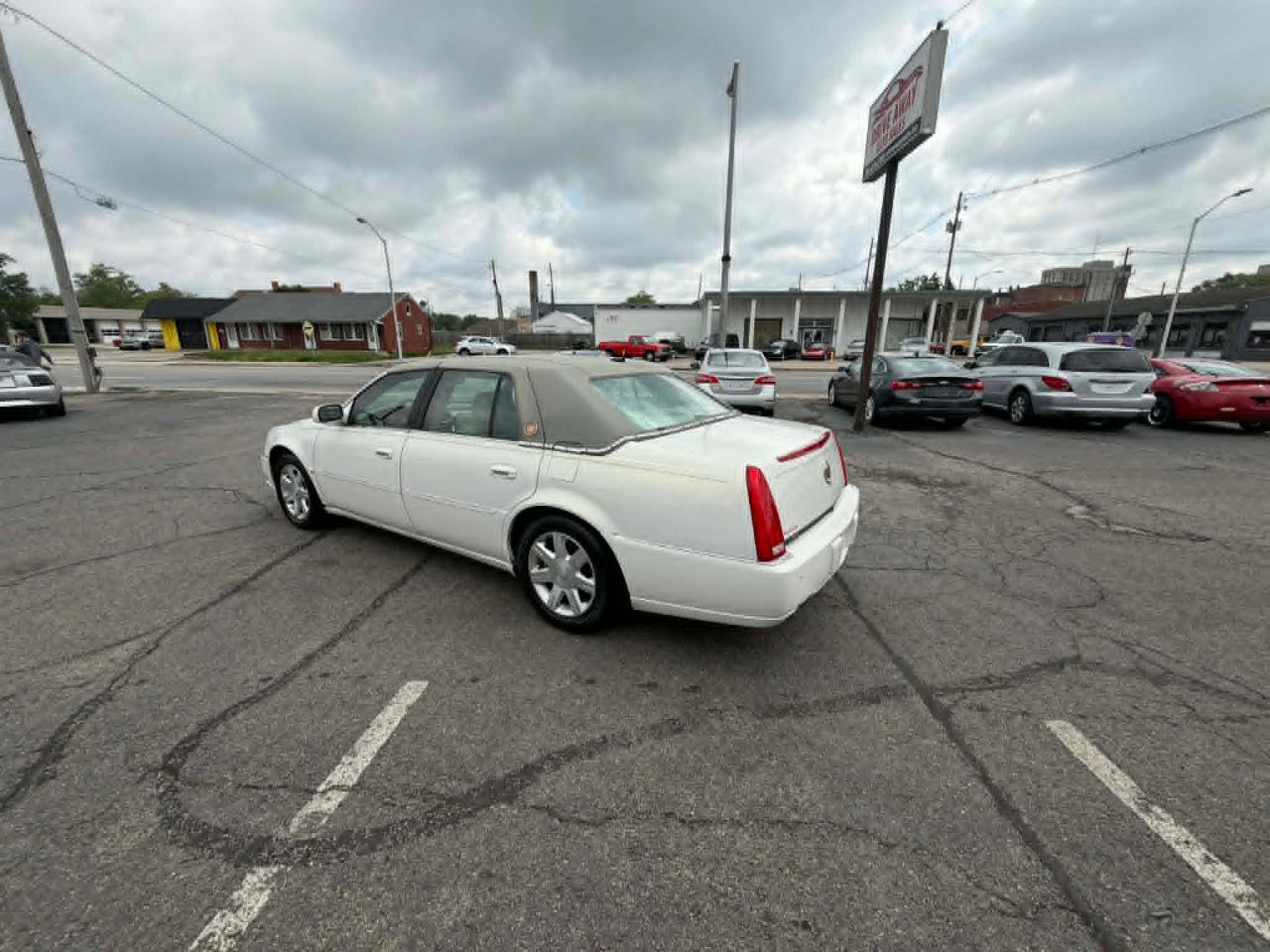 Cadillac DTS Sedan 2006