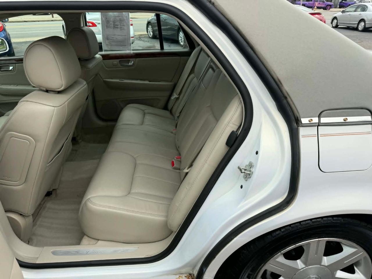 Cadillac DTS Sedan 2006