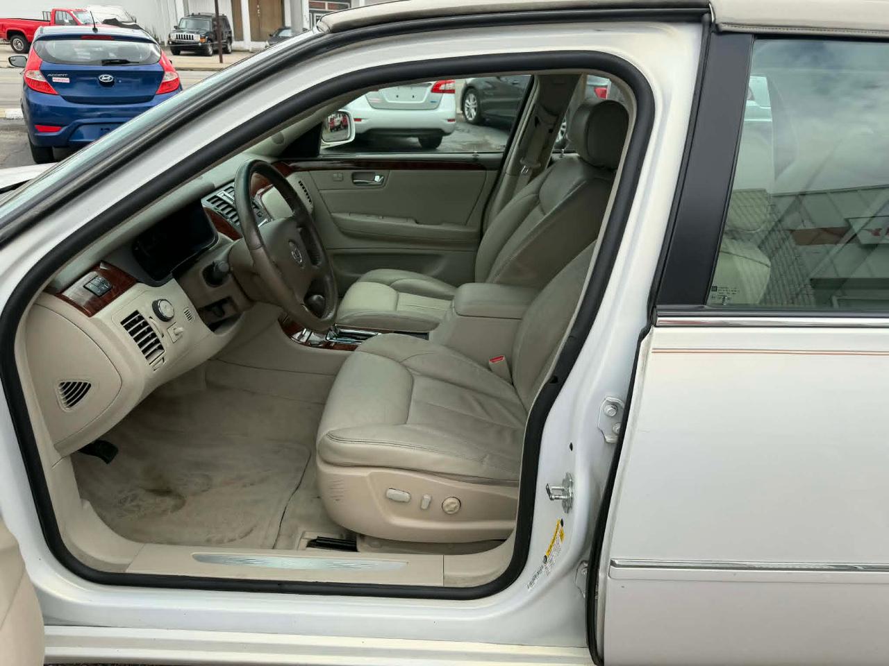 Cadillac DTS Sedan 2006