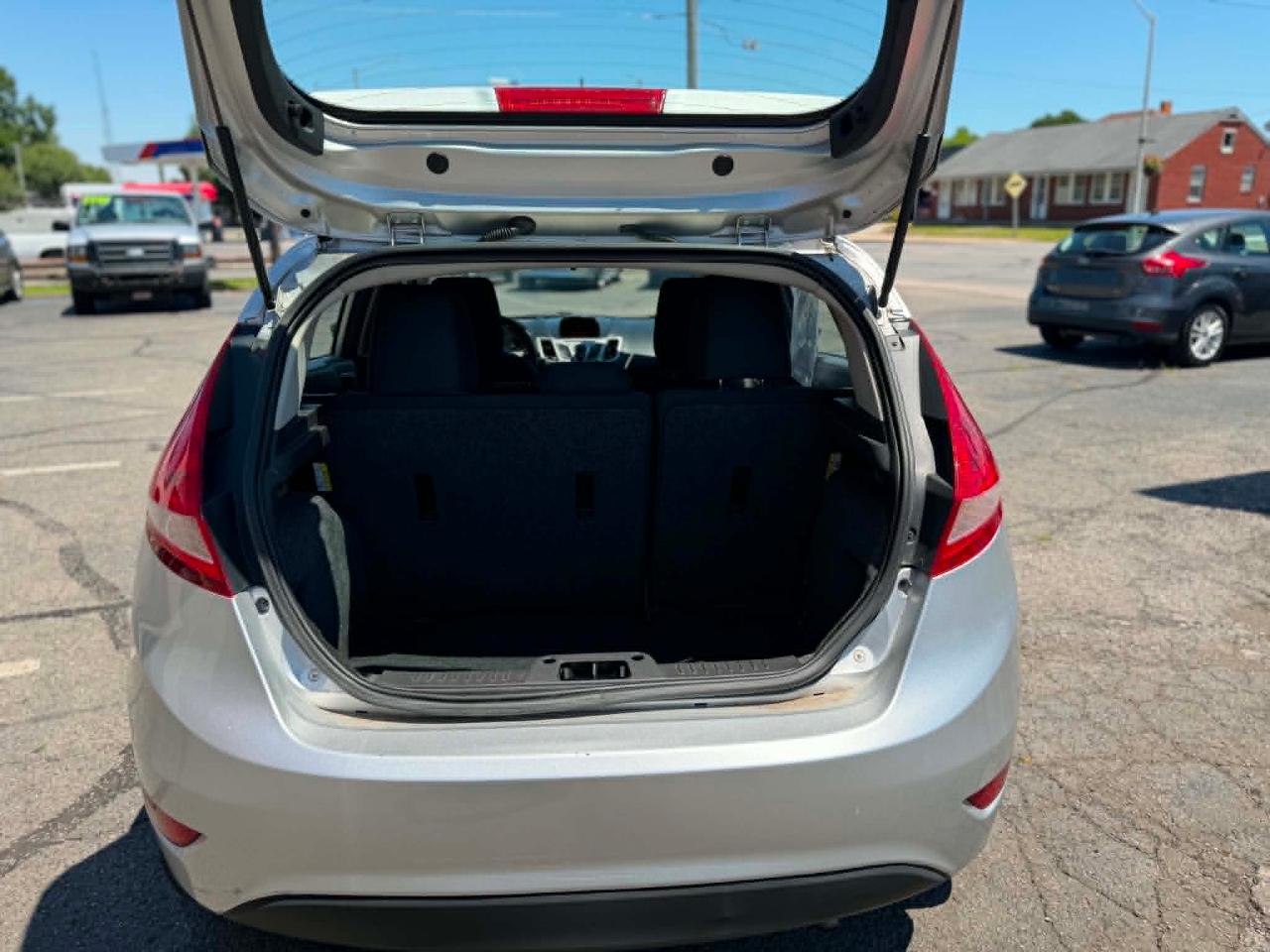Ford Fiesta SE Hatchback 2011