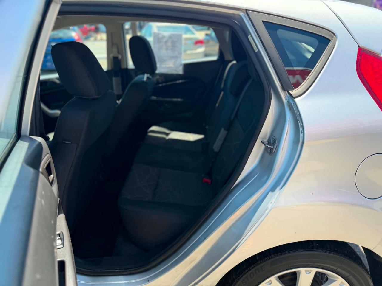 Ford Fiesta SE Hatchback 2011