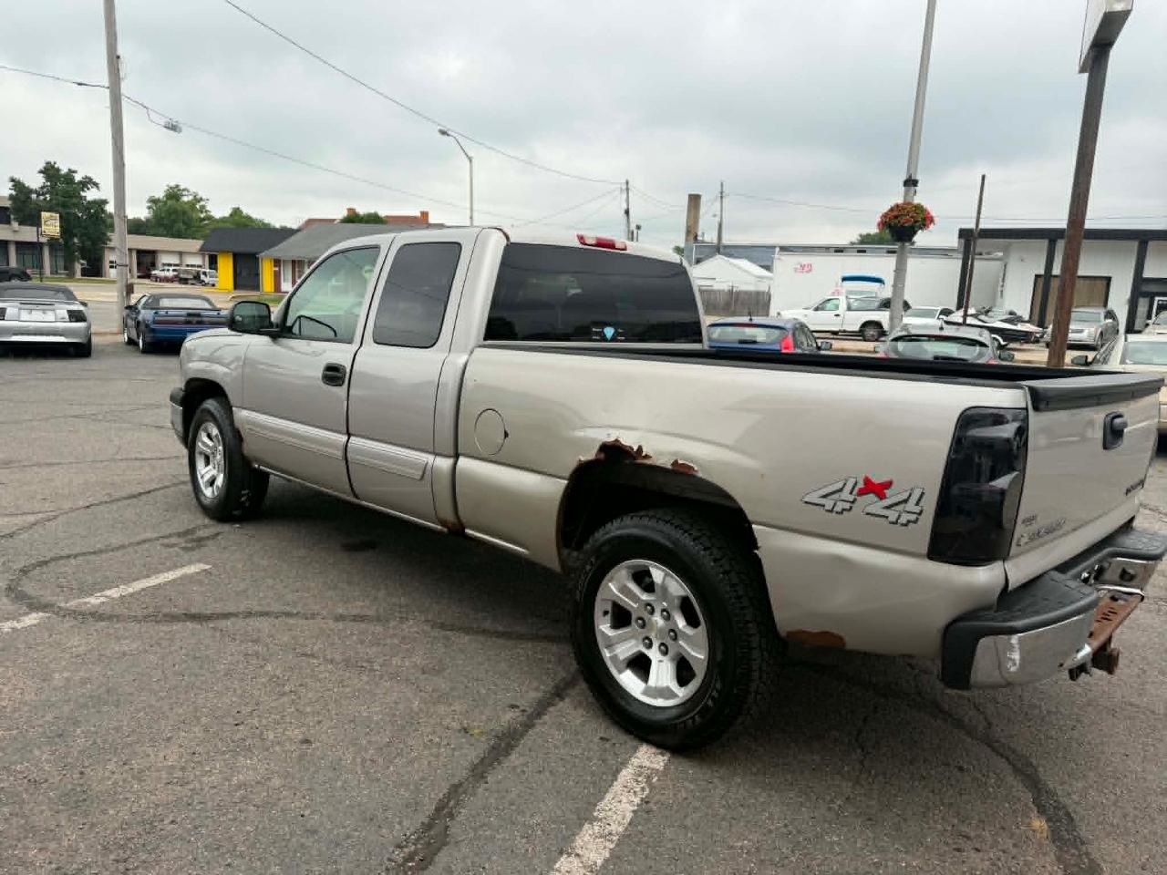 Chevrolet Silverado 1500 Work Truck Ext. Cab Short Bed 4WD 2005