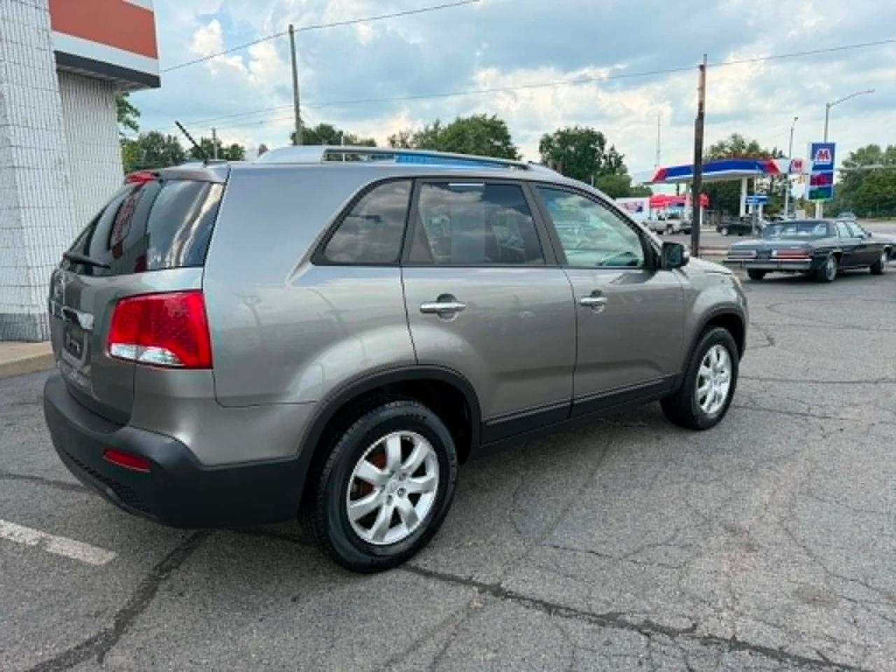 Kia Sorento LX 2WD 2011