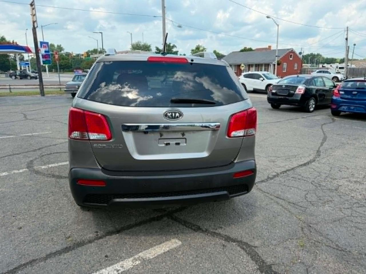 Kia Sorento LX 2WD 2011