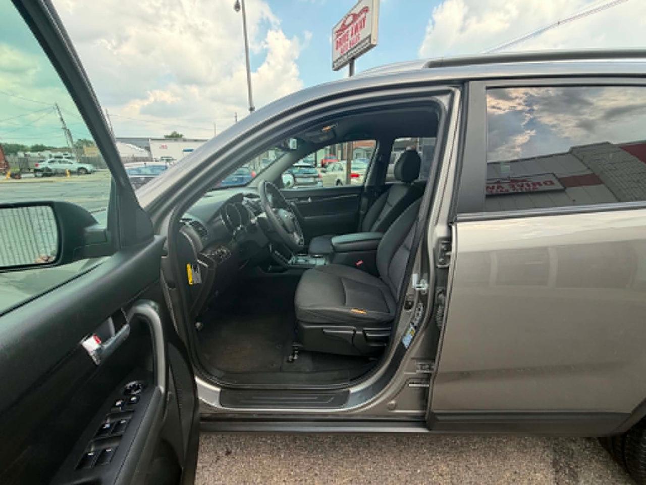 Kia Sorento LX 2WD 2011