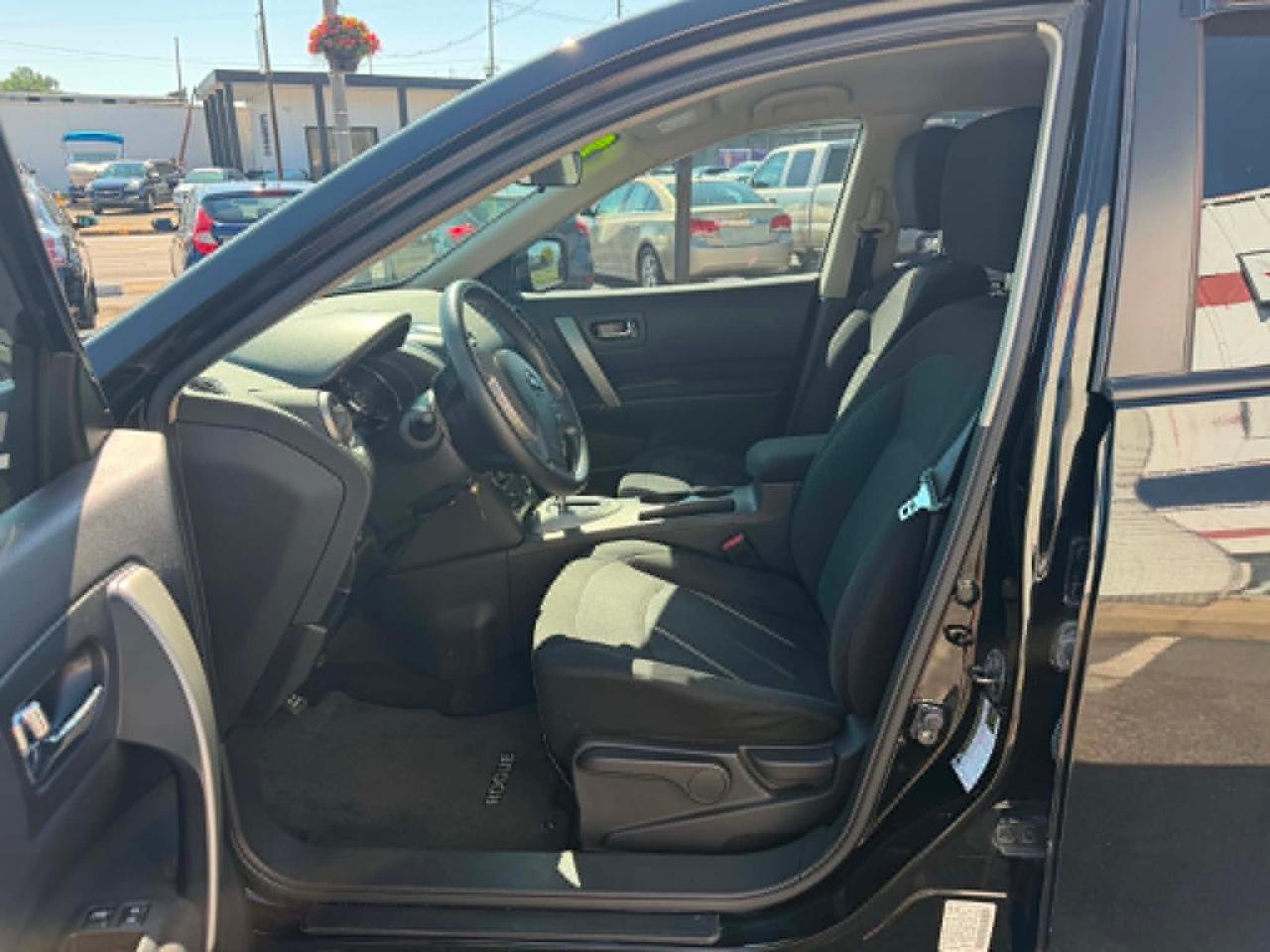 Nissan Rogue S 2WD 2011