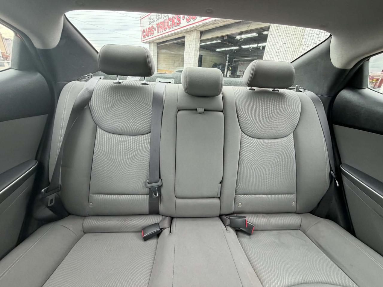 Hyundai Elantra SE 6AT 2016