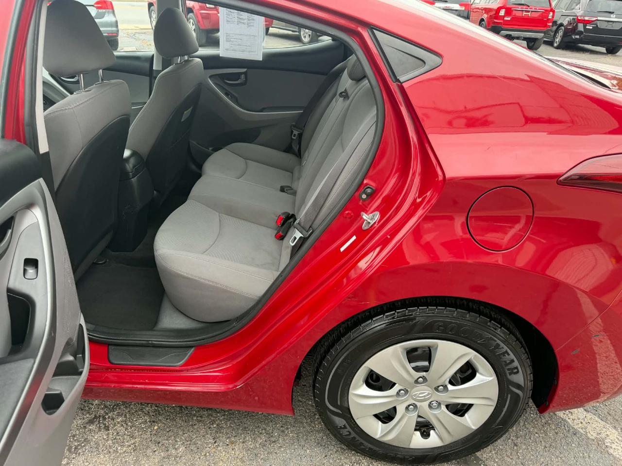 Hyundai Elantra SE 6AT 2016