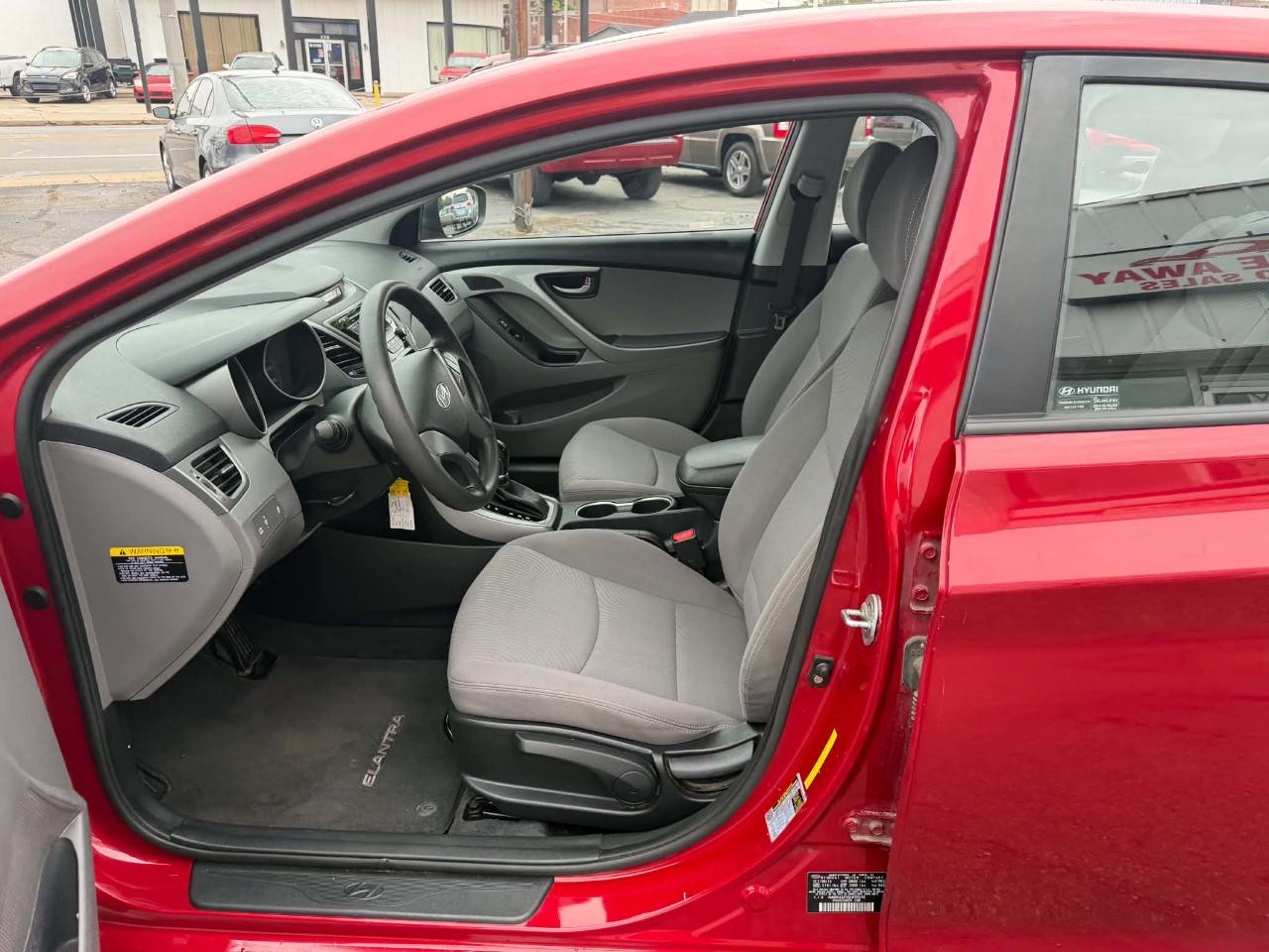 Hyundai Elantra SE 6AT 2016