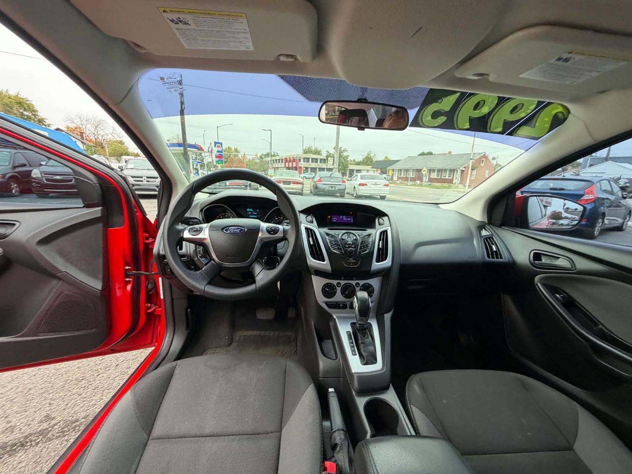 Ford Focus SE Sedan 2012