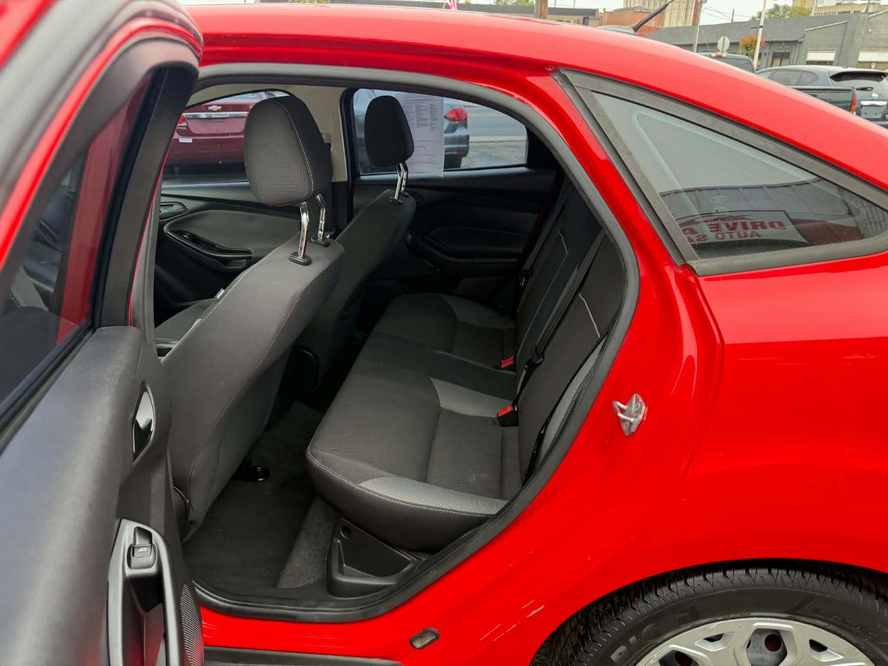 Ford Focus SE Sedan 2012