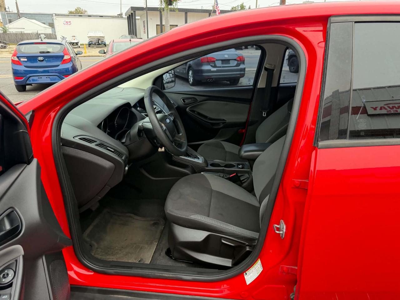 Ford Focus SE Sedan 2012