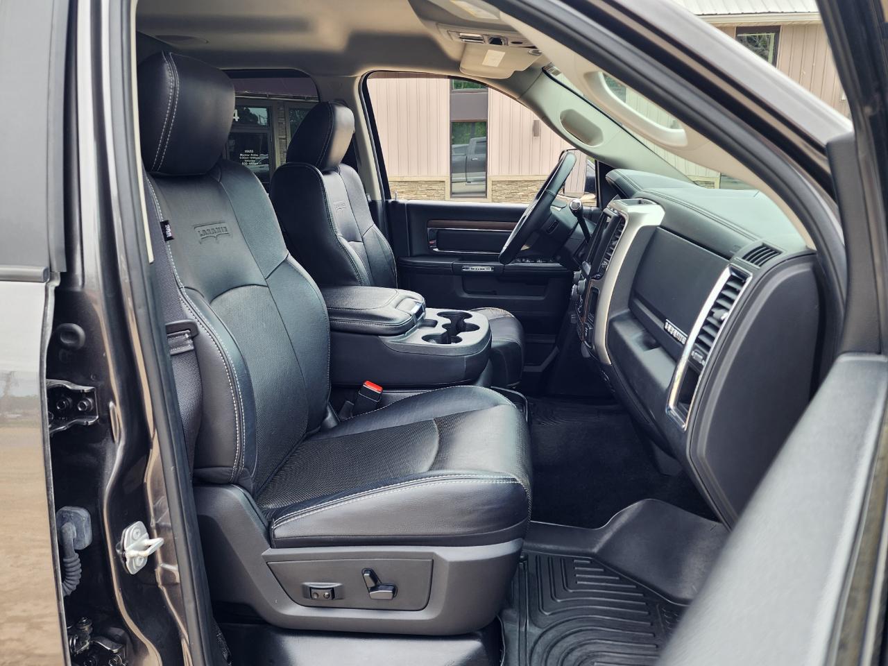 RAM 3500 Laramie Crew Cab LWB 4WD DRW 2016