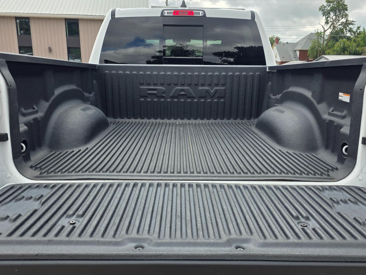 RAM 1500 Big Horn Crew Cab SWB 4WD 2022