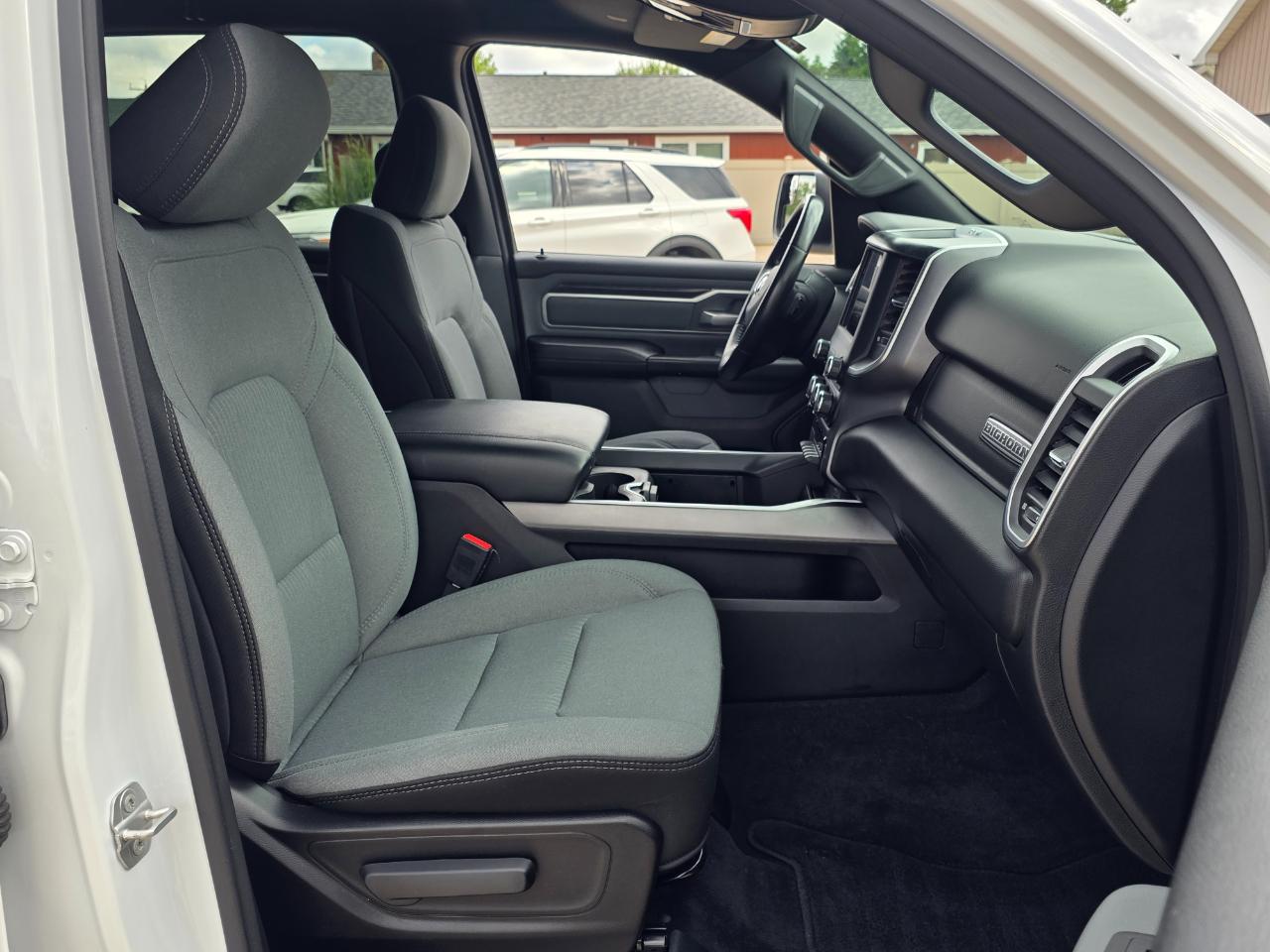 RAM 1500 Big Horn Crew Cab SWB 4WD 2022