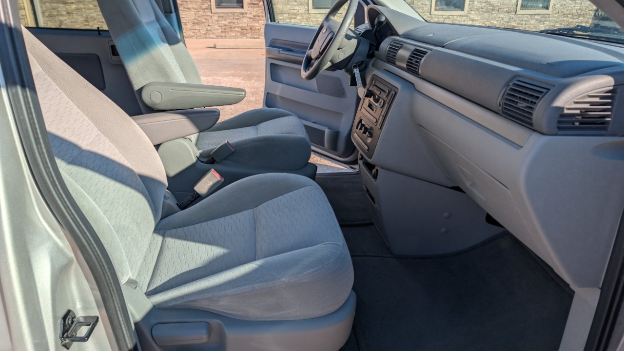 Ford Freestar SE 2005