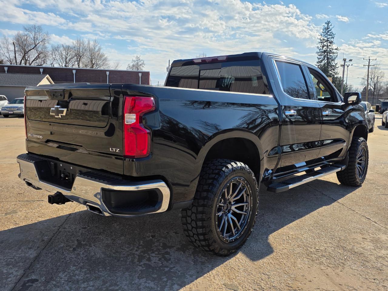 Chevrolet Silverado 1500 LTZ Crew Cab 4WD 2022