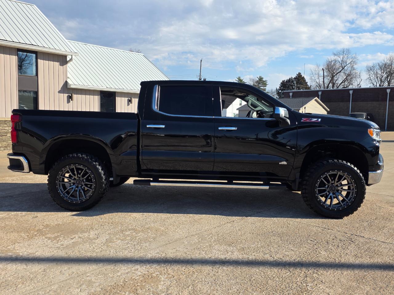 Chevrolet Silverado 1500 LTZ Crew Cab 4WD 2022