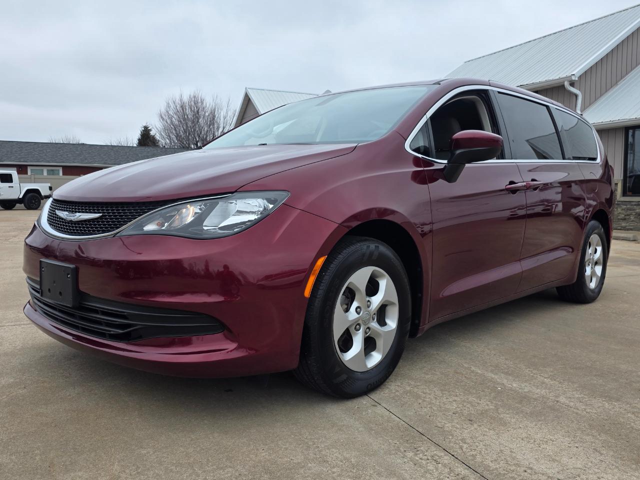 Chrysler Pacifica LX 2017
