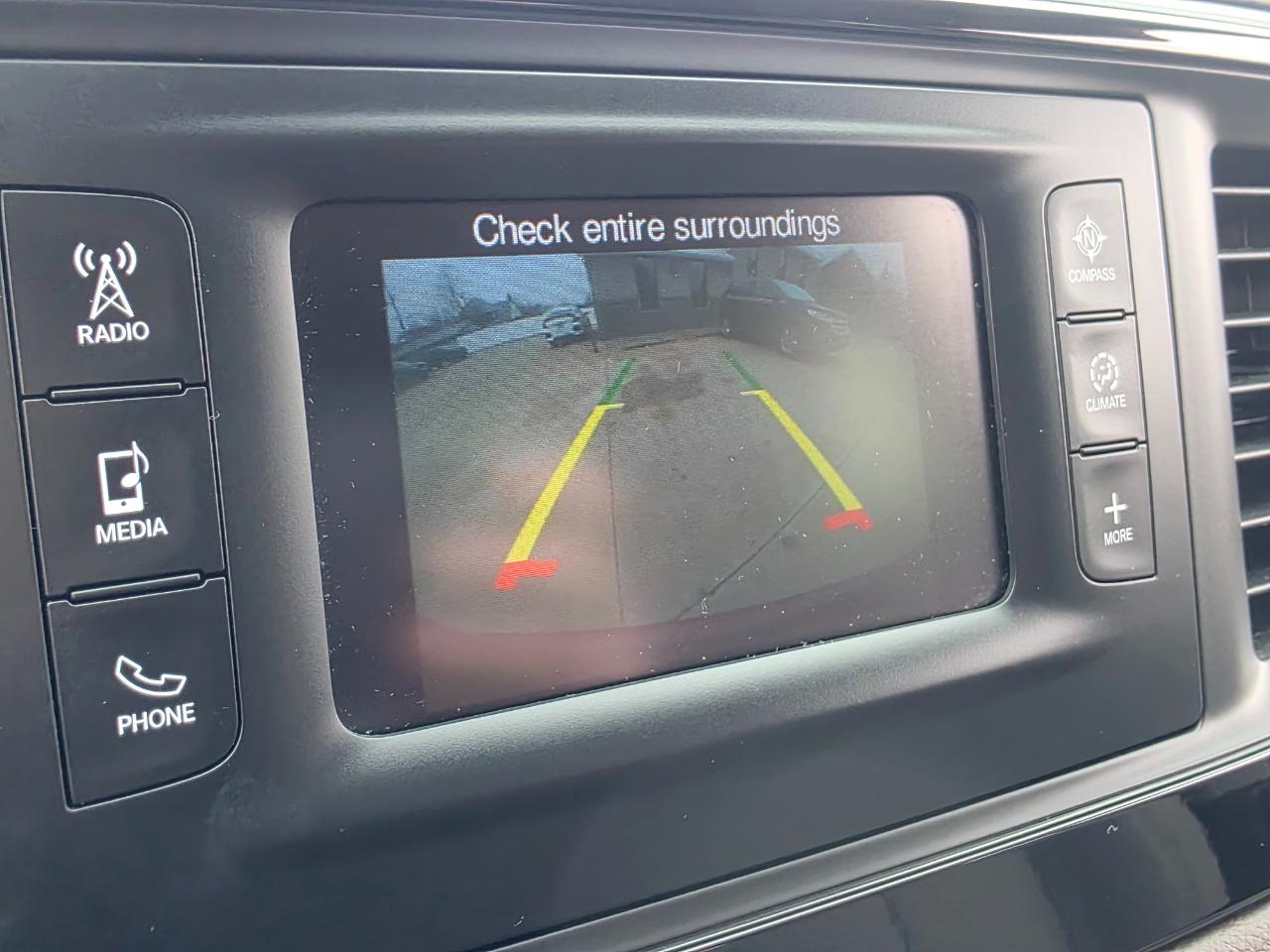 Chrysler Pacifica LX 2017