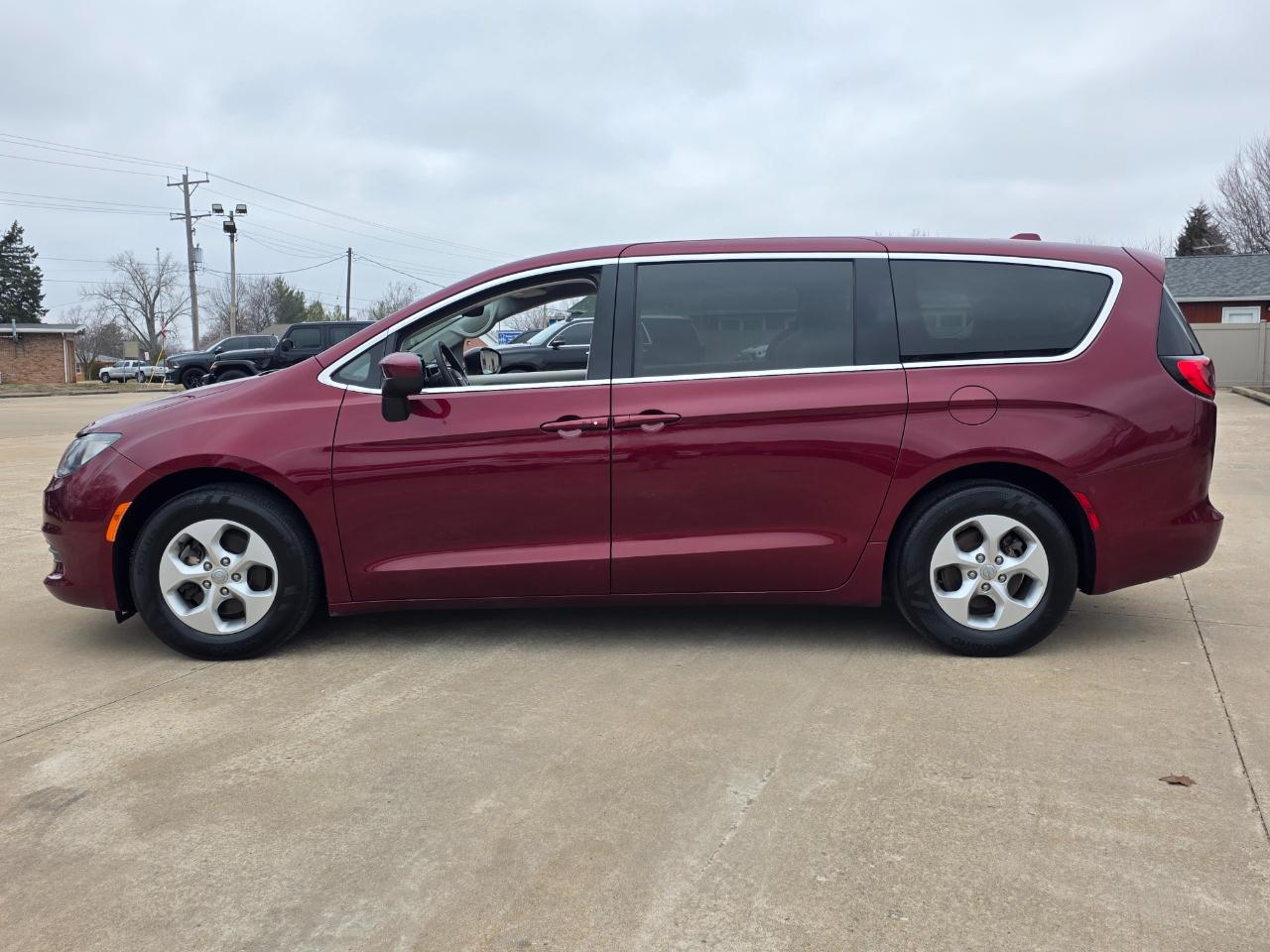 Chrysler Pacifica LX 2017
