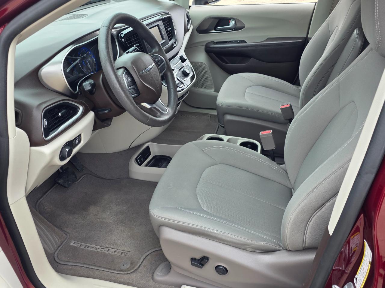 Chrysler Pacifica LX 2017