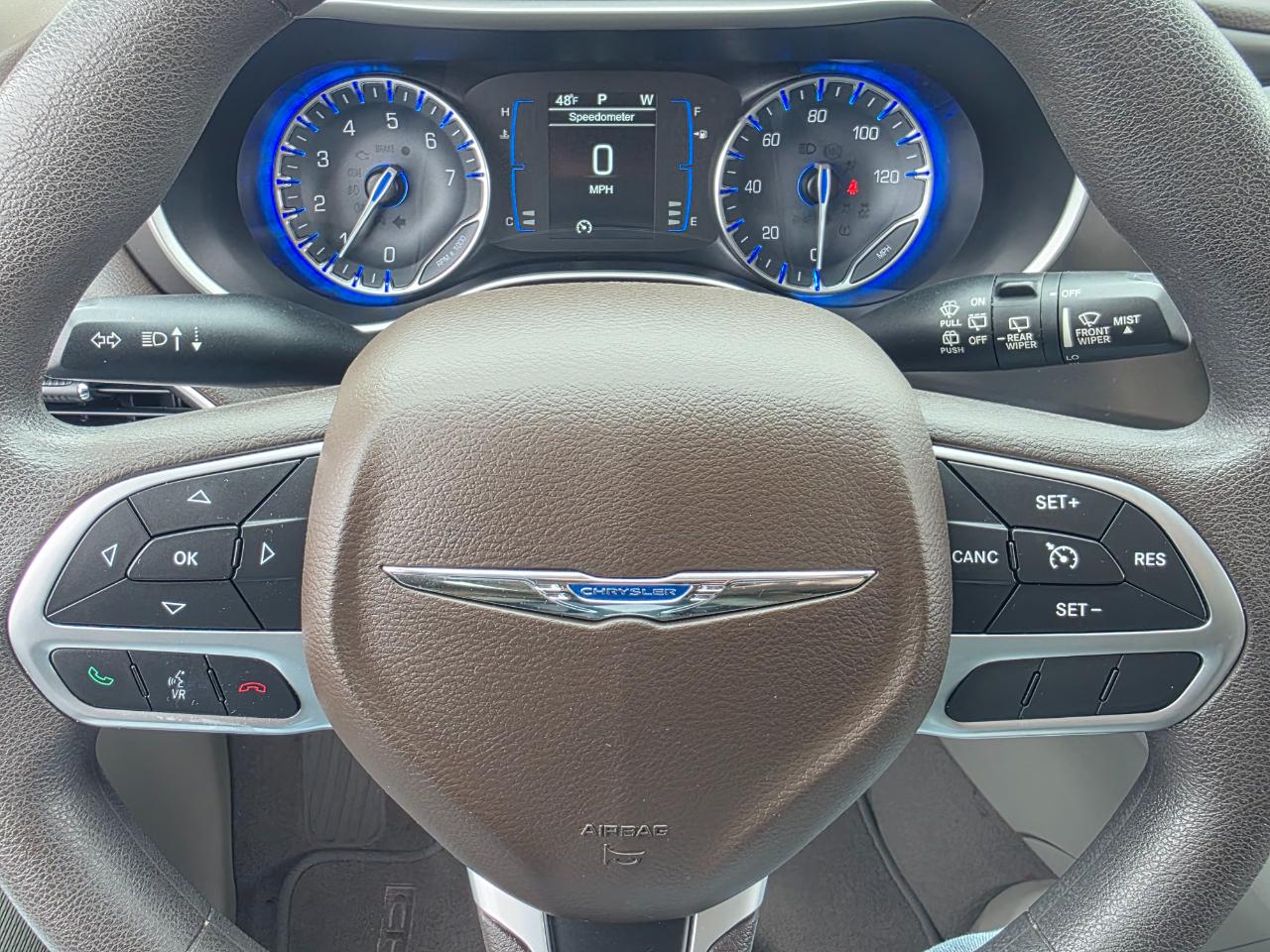 Chrysler Pacifica LX 2017