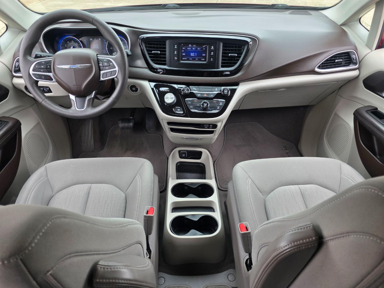 Chrysler Pacifica LX 2017