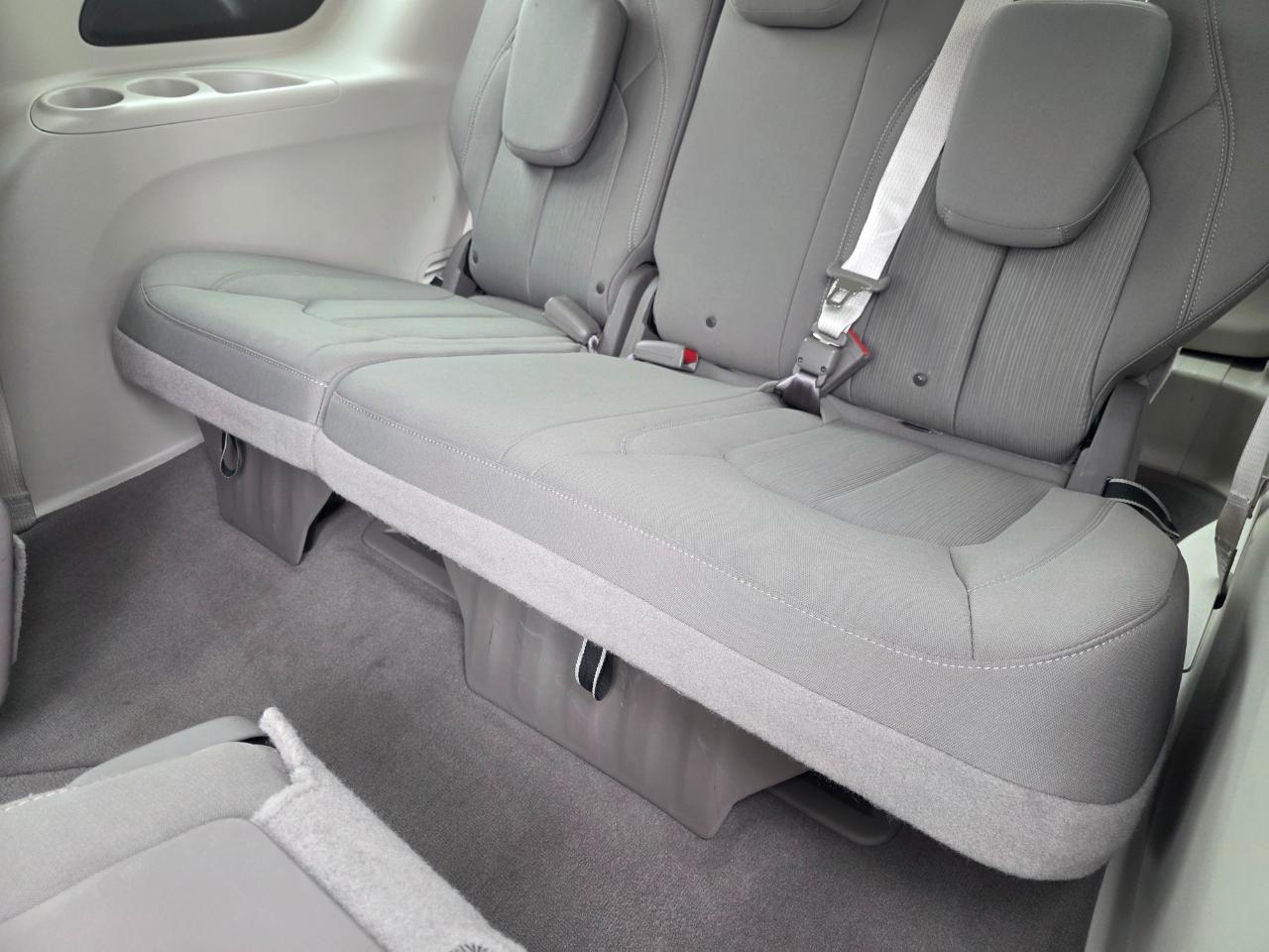 Chrysler Pacifica LX 2017