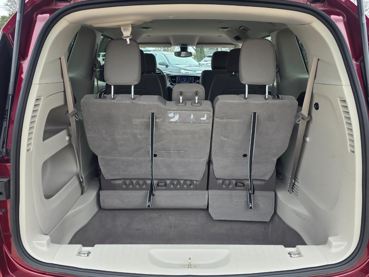 Chrysler Pacifica LX 2017