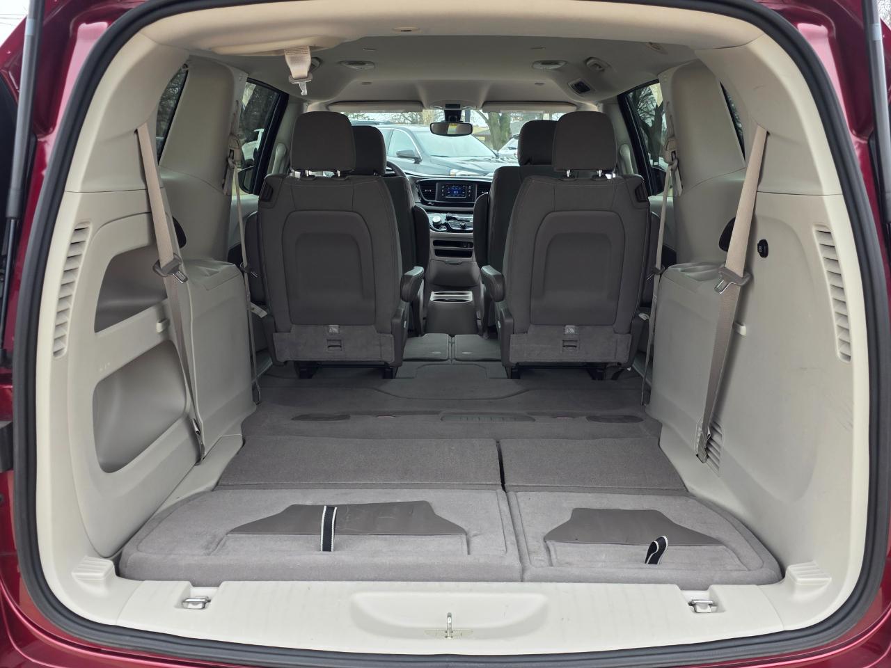 Chrysler Pacifica LX 2017