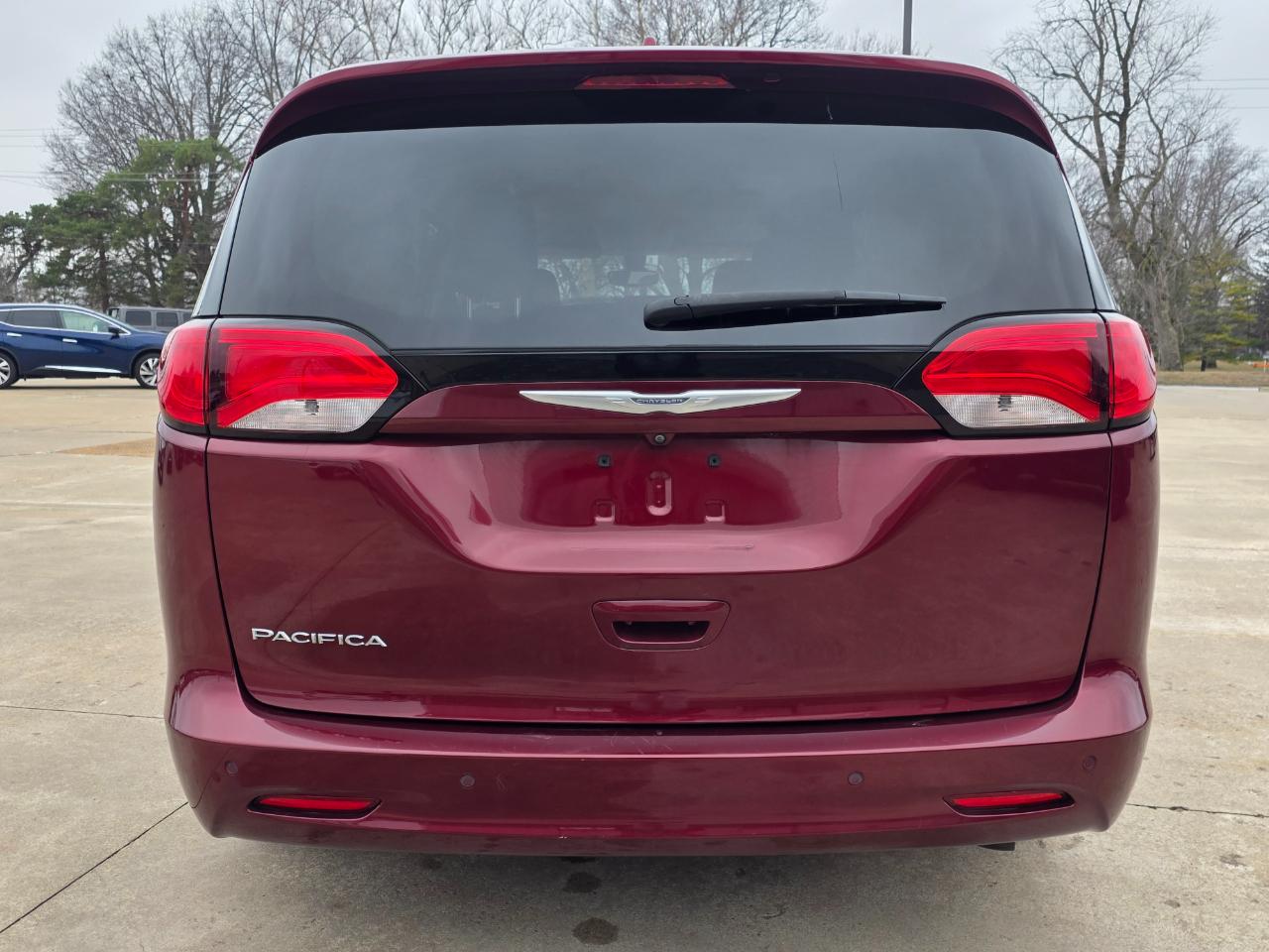 Chrysler Pacifica LX 2017