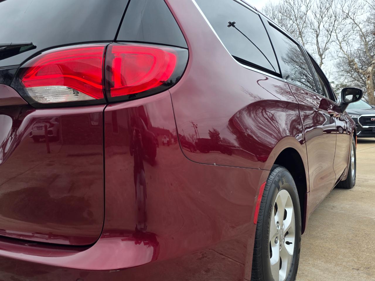 Chrysler Pacifica LX 2017