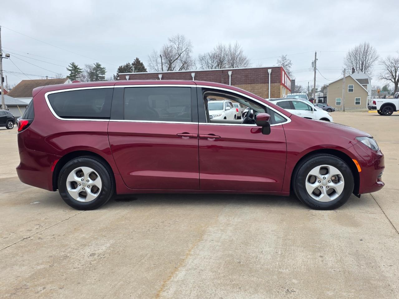 Chrysler Pacifica LX 2017