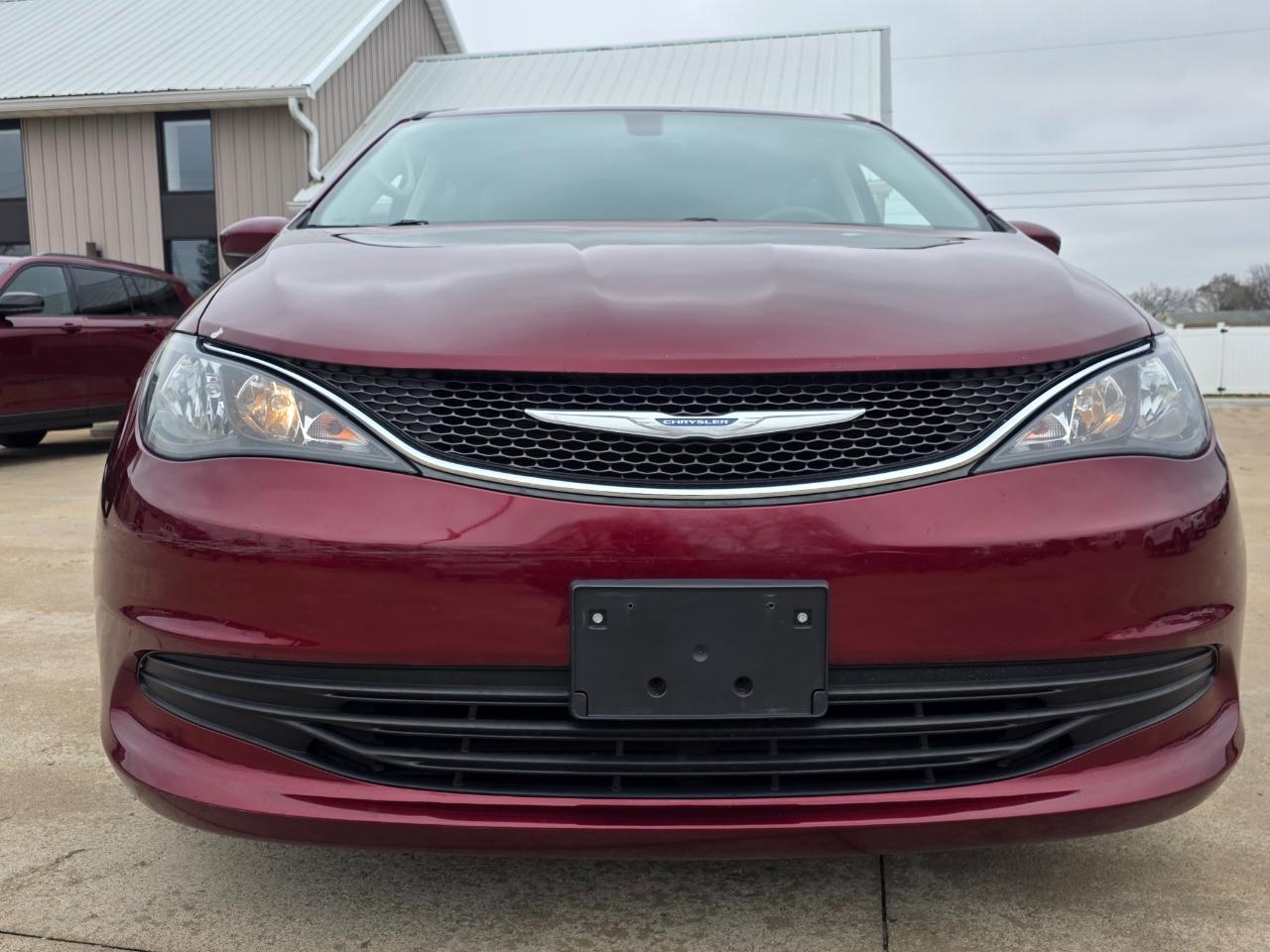 Chrysler Pacifica LX 2017