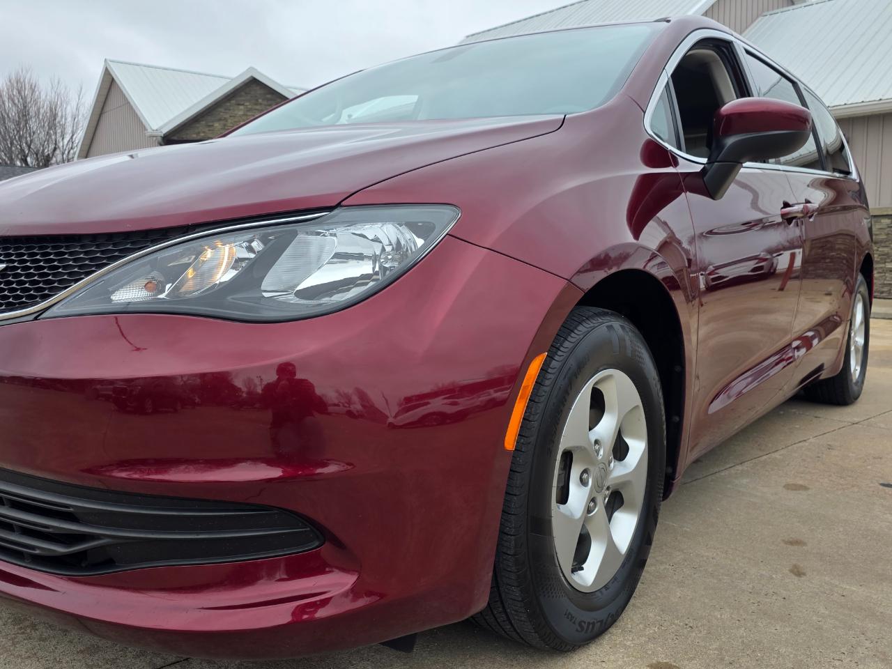 Chrysler Pacifica LX 2017
