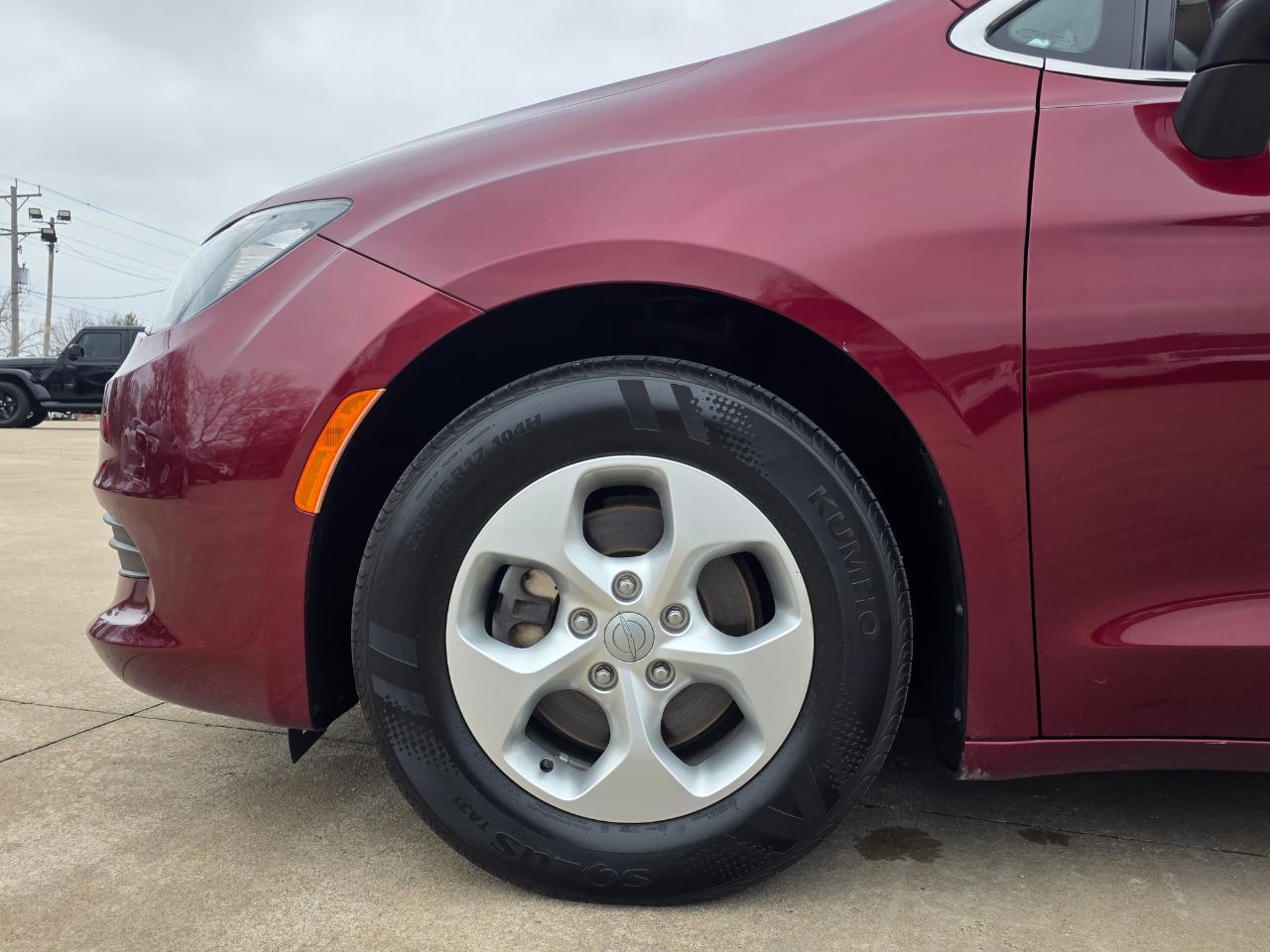 Chrysler Pacifica LX 2017