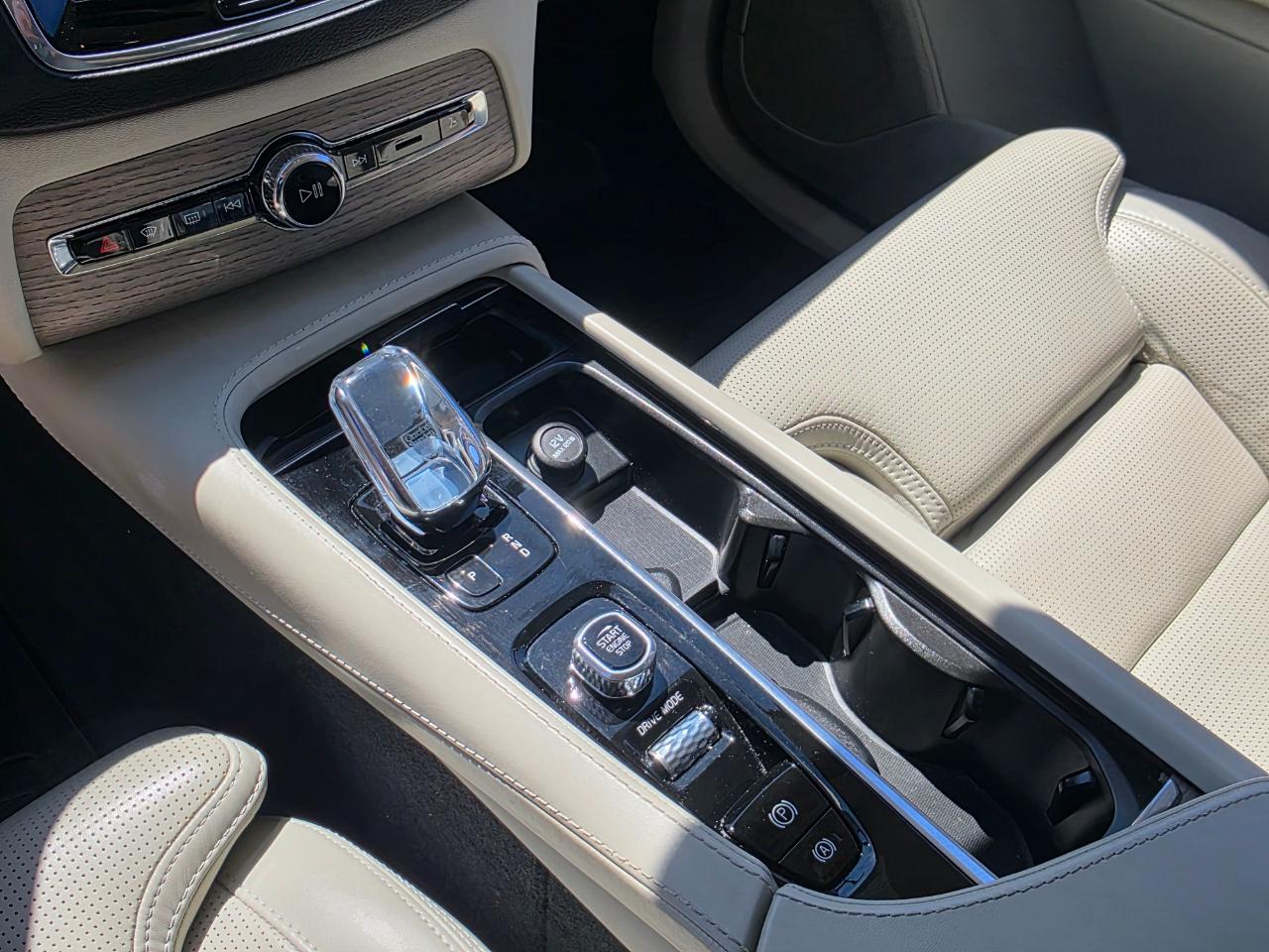 Volvo XC90 T8 Inscription Hybrid w/6 Passenger Seating 2020