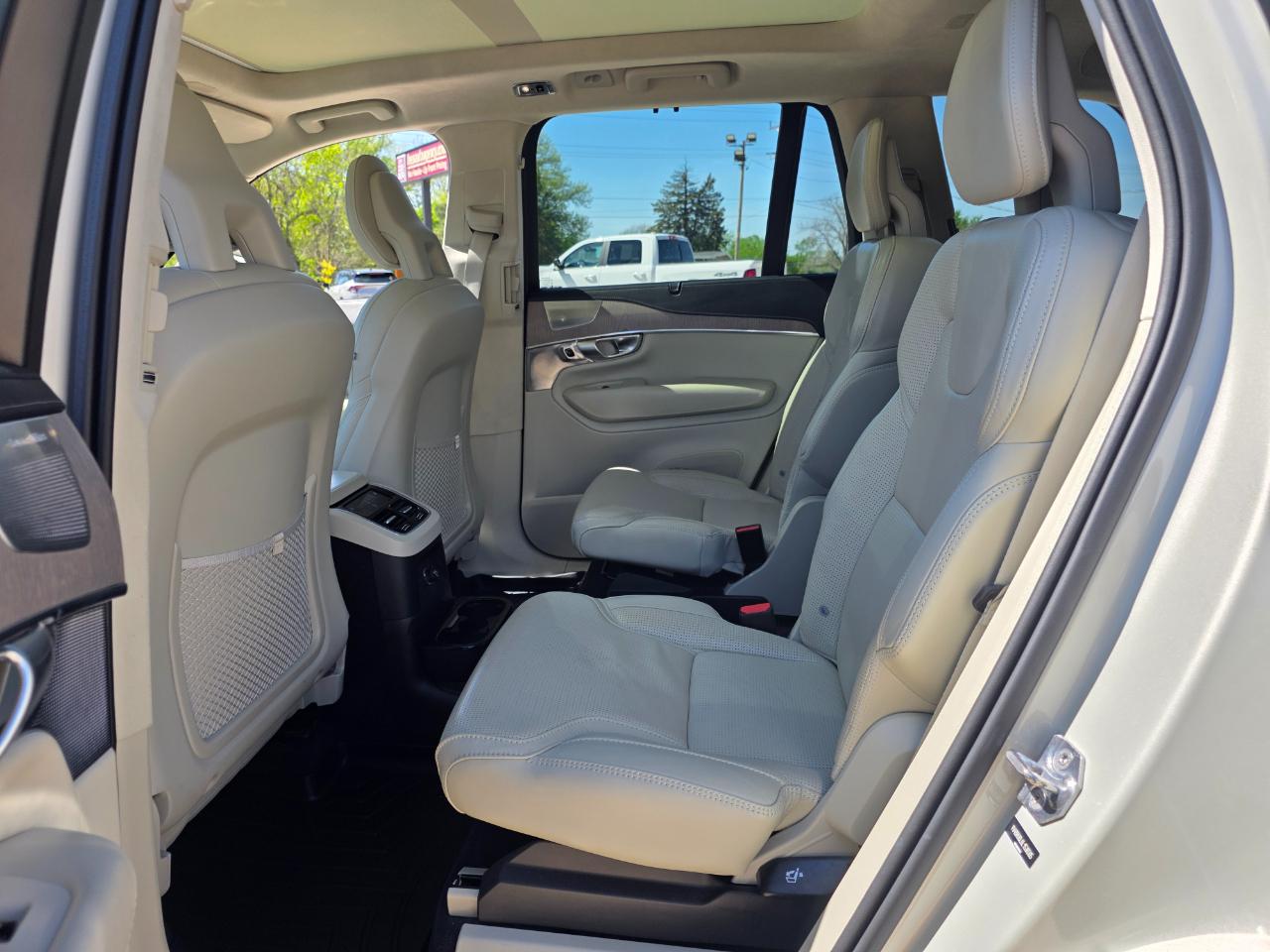 Volvo XC90 T8 Inscription Hybrid w/6 Passenger Seating 2020