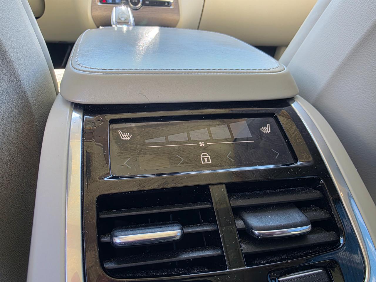 Volvo XC90 T8 Inscription Hybrid w/6 Passenger Seating 2020