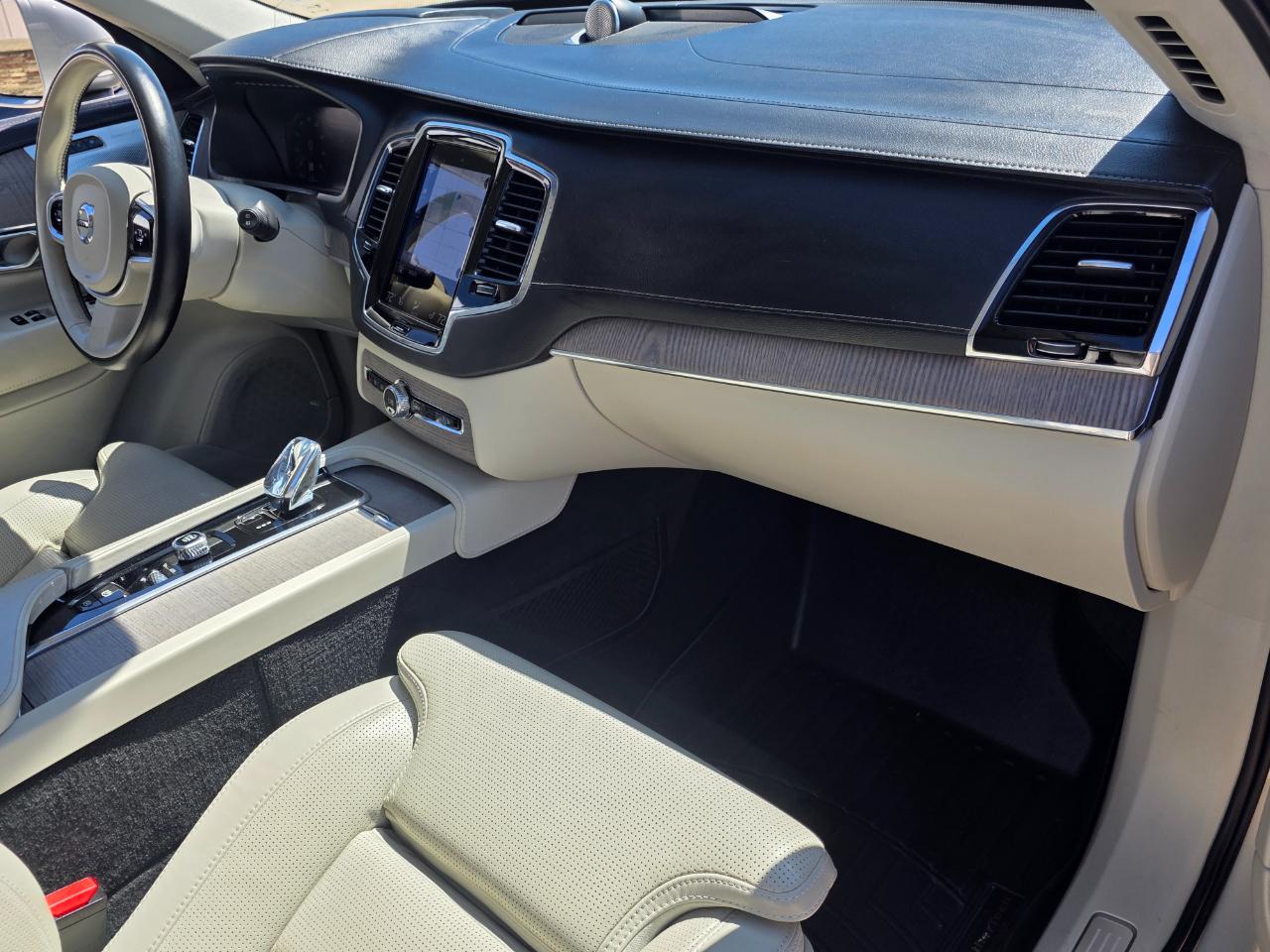 Volvo XC90 T8 Inscription Hybrid w/6 Passenger Seating 2020