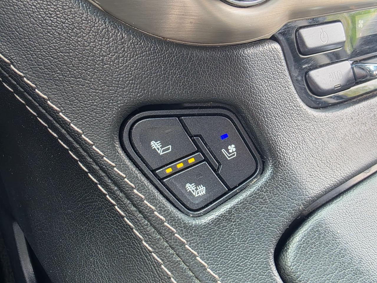 GMC Yukon XL Denali 4WD 2018