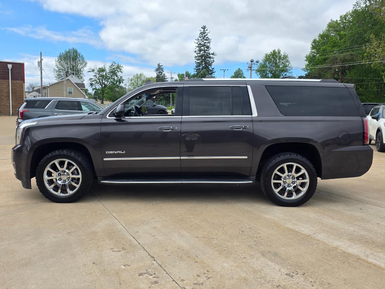 GMC Yukon XL Denali 4WD 2018