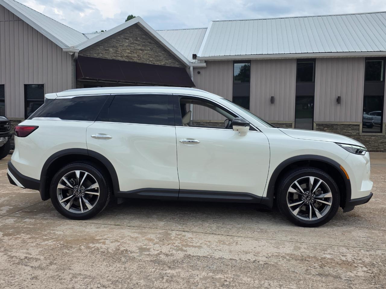 Infiniti QX60 LUXE AWD 2023