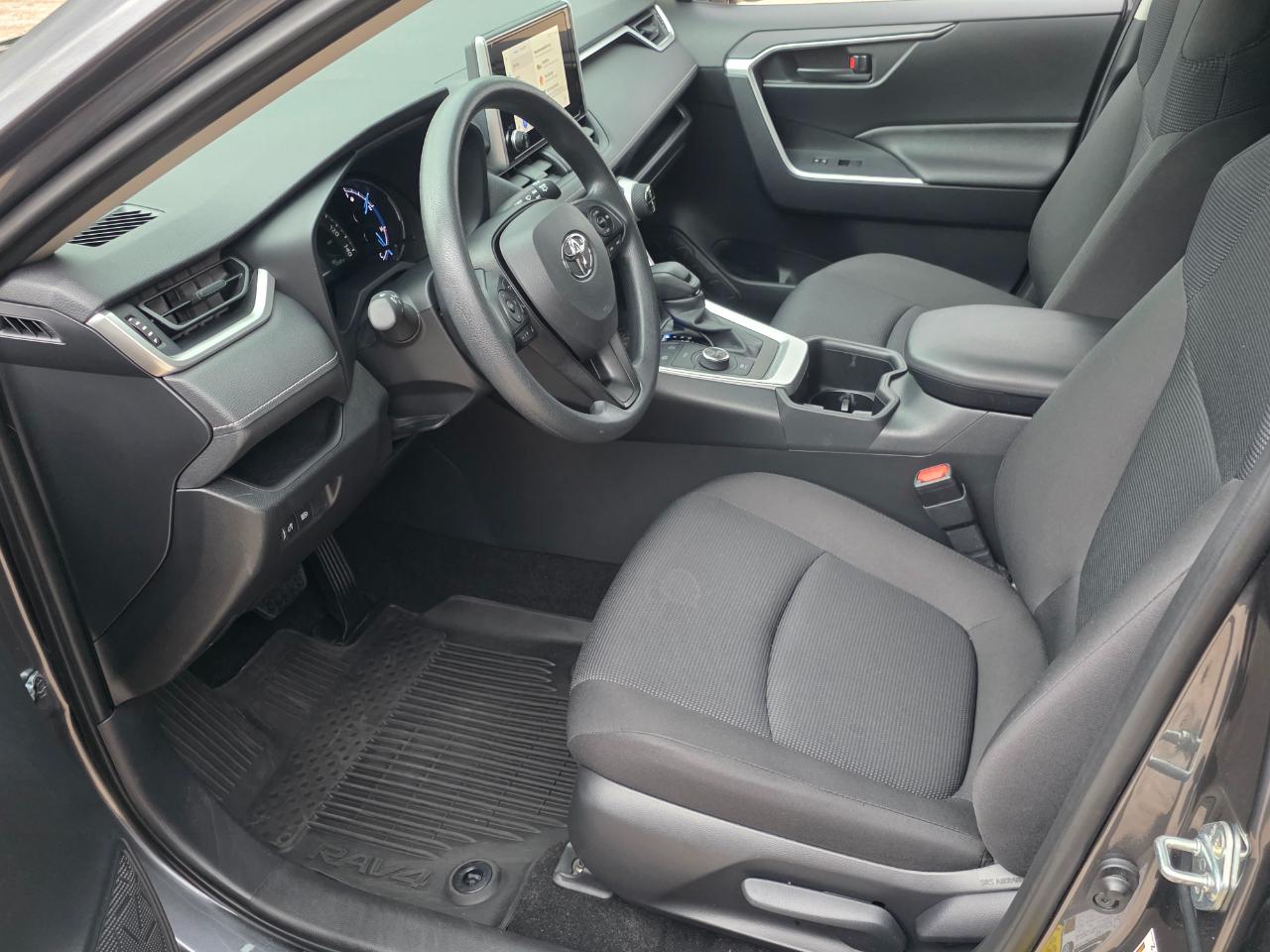 Toyota RAV4 Hybrid LE 2025